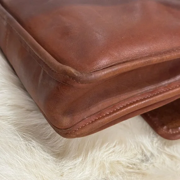 COACH Vintage 90s Station Bag British Tan Glove Tanned Leather Turnlock Handbag - Picture 12 of 16